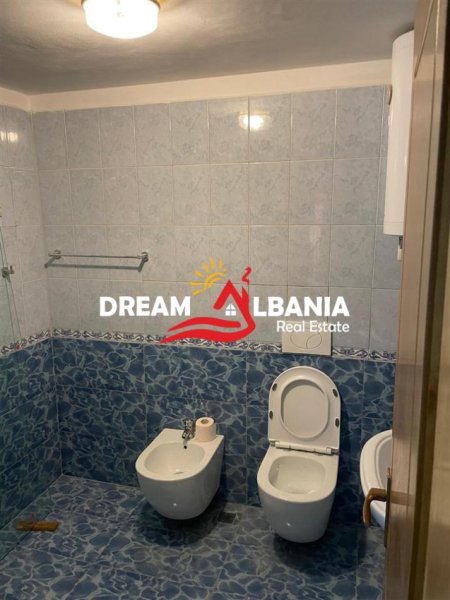 Tirane, jepet me qera apartament 2+1 , 90 m² 600 € (Shkolla e Kuqe)