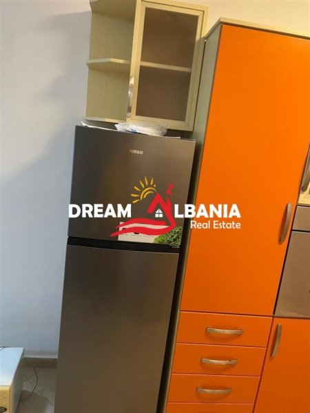 Tirane, jepet me qera apartament 2+1 , 90 m² 600 € (Shkolla e Kuqe)