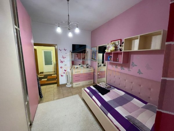 Tirane, shitet Vile , 323 m² 210.000 € (INSTITUT)