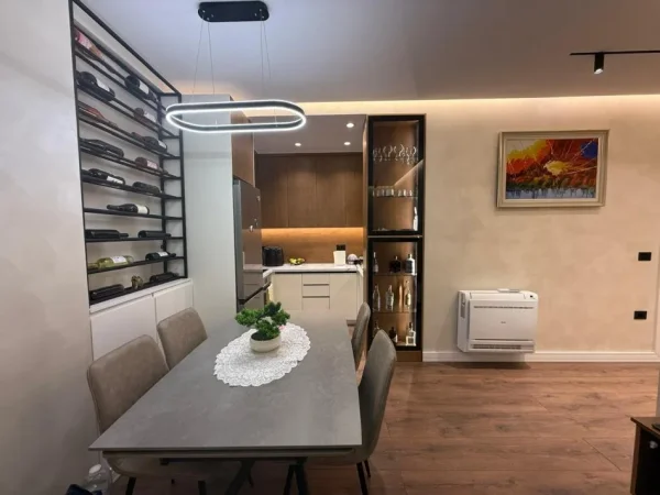 Tirane, shitet apartament 2+1 , 78 m² 115.000 € (prane restorant muraga)