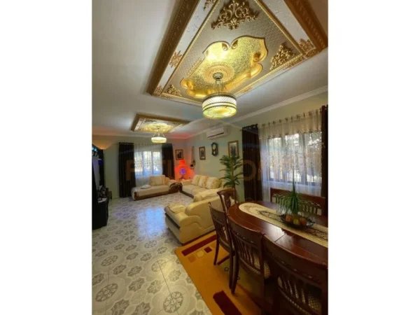 Tirane, shitet Vile , 500 m² 450.000 € (KASHAR)