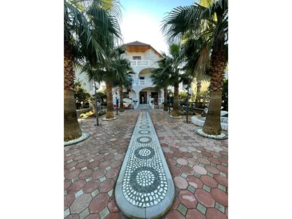 Tirane, shitet Vile , 500 m² 450.000 € (KASHAR)