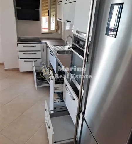 Tirane, shitet apartament 2+1+Ballkon Kati 4, 94 m² 260.000 € (Liqeni i Thate)
