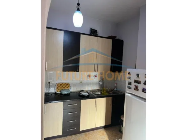 Tirane, shitet Vile , 200 m² 250.000 € (KOMBINAT)