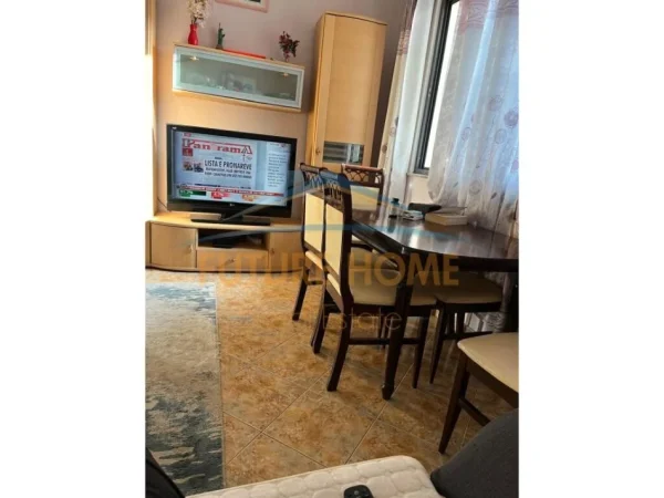 Tirane, shitet Vile , 200 m² 250.000 € (KOMBINAT)