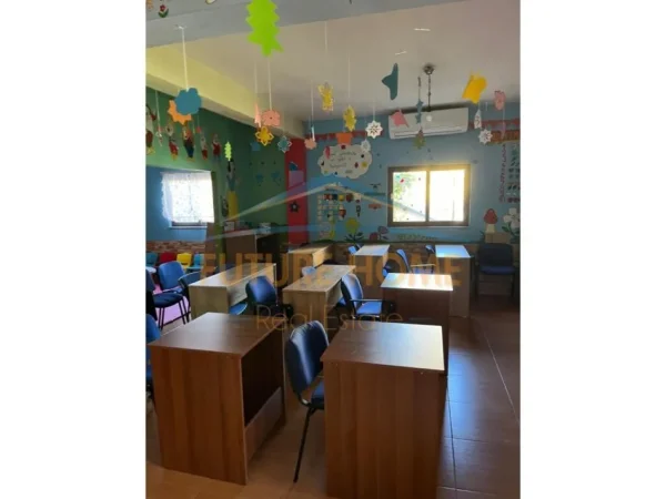 Tirane, shitet Vile , 200 m² 250.000 € (KOMBINAT)