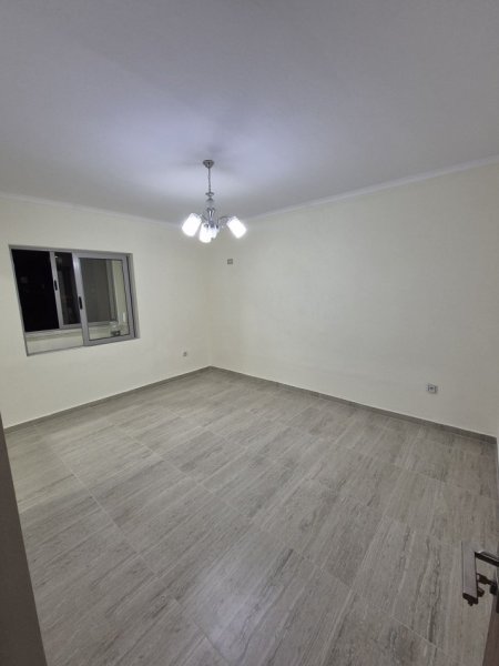 Tirane, jepet me qera apartament 1+1 Kati 4, 60 m² (Rruga Zonja Curre)
