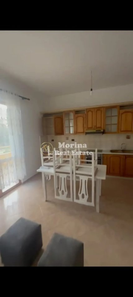 Tirane, jepet me qera apartament 1+1+Ballkon Kati 1, 350 m² 350 € (Rruga Jordan Misja)