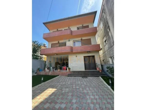 Tirane, shitet Vile , 308 m² 450.000 € (VARRI I BAMIT)