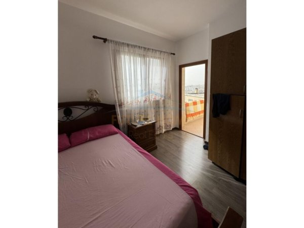 Tirane, shitet Vile , 300 m² 250.000 € (SHKOZE)
