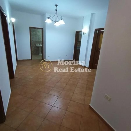 Tirane, jepet me qera apartament 3+1+Ballkon Kati 3, 140 m² 500 € (Kinostudio)