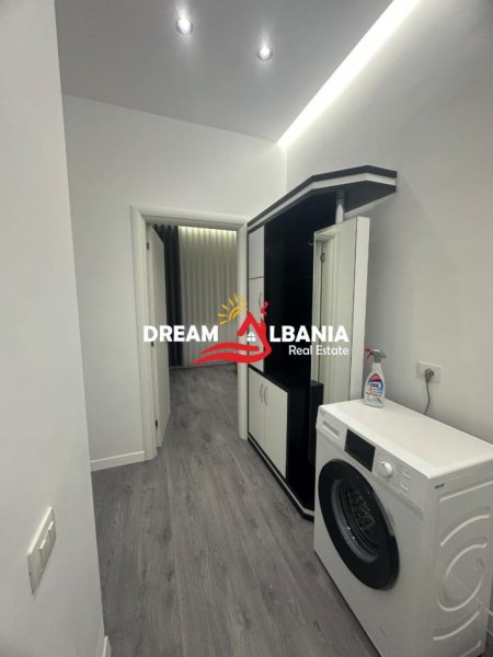 Tirane, jepet me qera apartament 1+1 , 50 m² 700 € (rruga e Elbasanit)