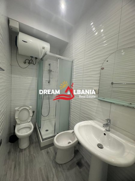 Tirane, jepet me qera apartament 1+1 , 50 m² 700 € (rruga e Elbasanit)
