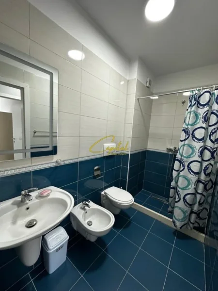 Tirane, jepet me qera apartament 2+1+2 Kati 7, 120 m² 800 € (21 DHJETORI)