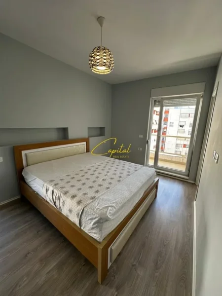 Tirane, jepet me qera apartament 2+1+2 Kati 7, 120 m² 800 € (21 DHJETORI)