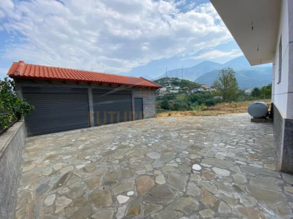Tirane, shitet Vile , 251 m² 250.000 € (TUFINE)