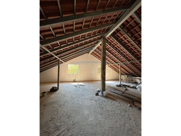 Tirane, shitet Vile , 361 m² 420.000 € (FRESK)