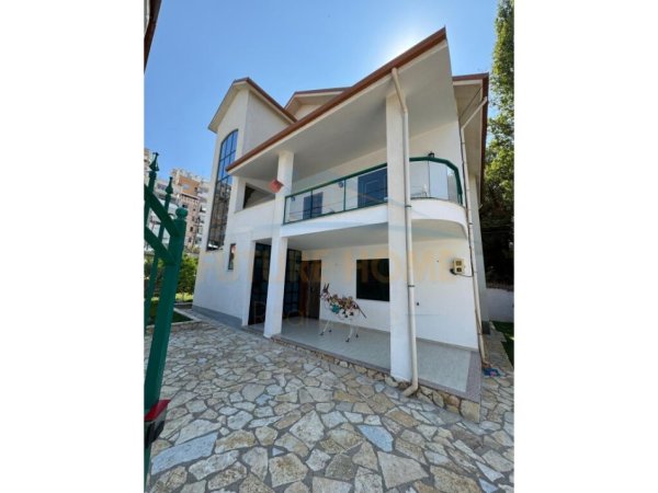 Tirane, shitet Vile , 361 m² 420.000 € (FRESK)