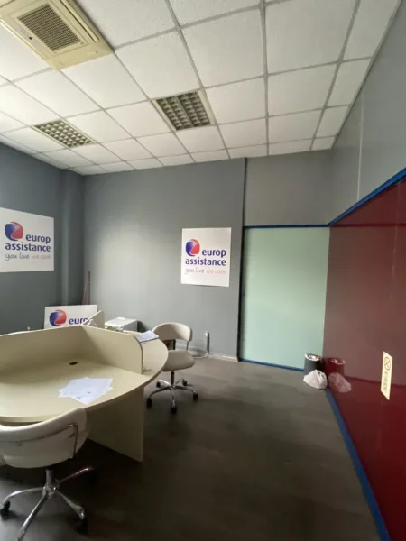 Tirane, shitet nga Pronari, pa-komision ambjent biznesi Kati 2, 30 m² 180.000 € (rruga ymer kurti)