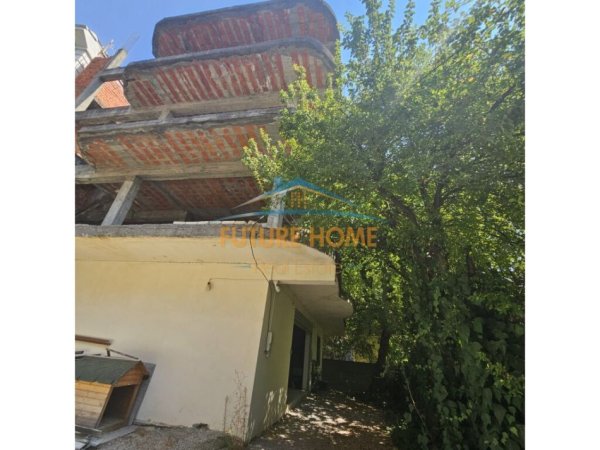 Tirane, shitet Vile , 675 m² 530.000 € (PRANE RRUGES SE ELBASANIT)