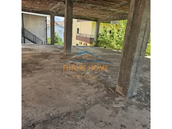 Tirane, shitet Vile , 675 m² 530.000 € (PRANE RRUGES SE ELBASANIT)
