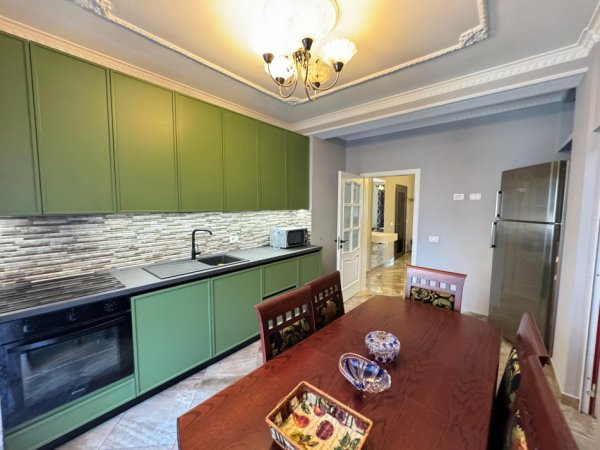 Tirane, jepet me qera apartament 1+1 Kati 3, 900 € 