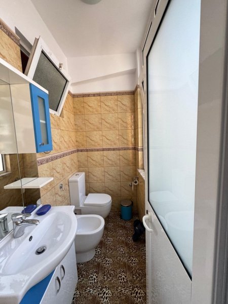 Tirane, jepet me qera apartament 1+1 Kati 3, 900 € 