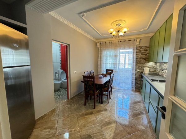 Tirane, jepet me qera apartament 1+1 Kati 3, 900 € 