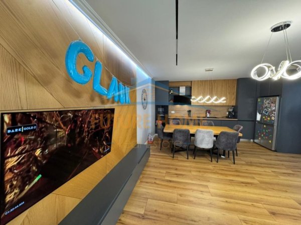 Tirane, shitet apartament 2+1 Kati 12, 118 m² 310.000 € (Komuna e Parisit)