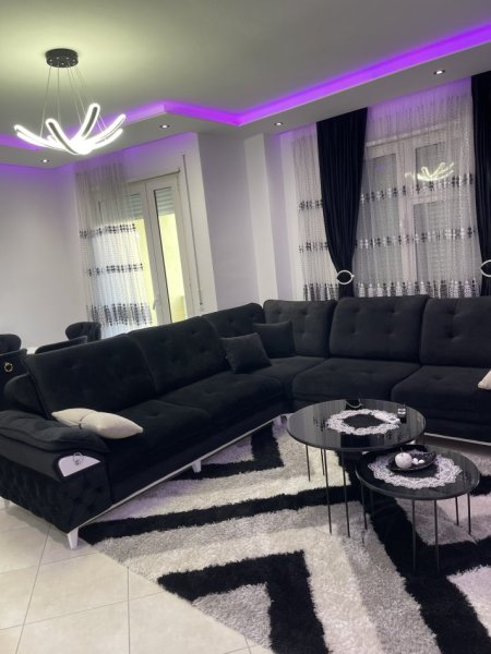 Tirane, jepet me qera apartament 2+1+Ballkon Kati 4, 110 m² 750 € 