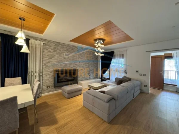 Tirane, shitet Vile , 224 m² 600.000 € (PRANE TEG COLOMBO 2)