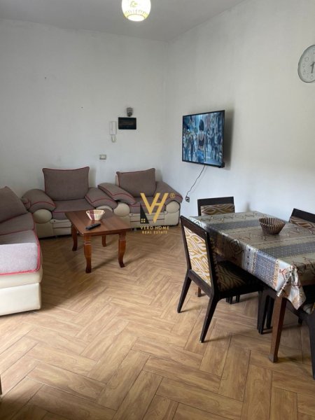 Tirane, jepet me qera apartament 2+1+Ballkon Kati 2, 90 m² 450 € (DON BOSKO)
