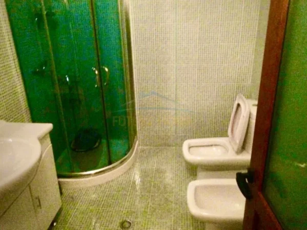 Tirane, shitet Vile , 379 m² 700.000 € (VILAT GJERMANE)