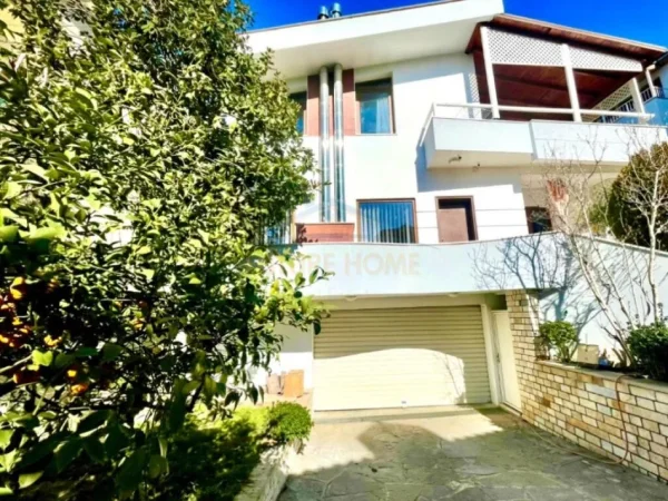 Tirane, shitet Vile , 379 m² 700.000 € (VILAT GJERMANE)