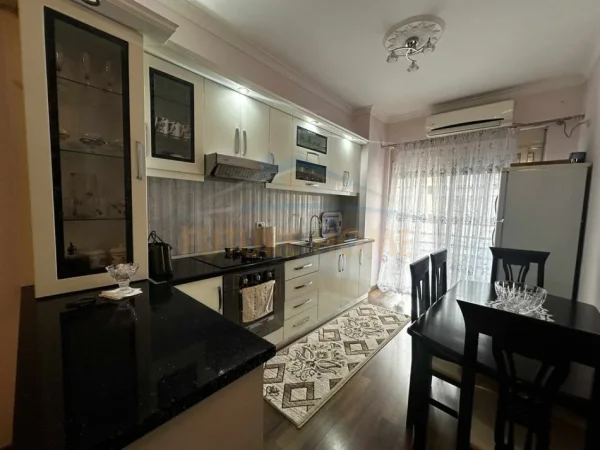 Tirane, shes apartament 2+1+Ballkon Kati 7, 107 m² 165.000 € 