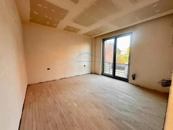 Tirane, shitet Vile , 313 m² 450.000 € (PRANE LIQENIT TE FARKES)