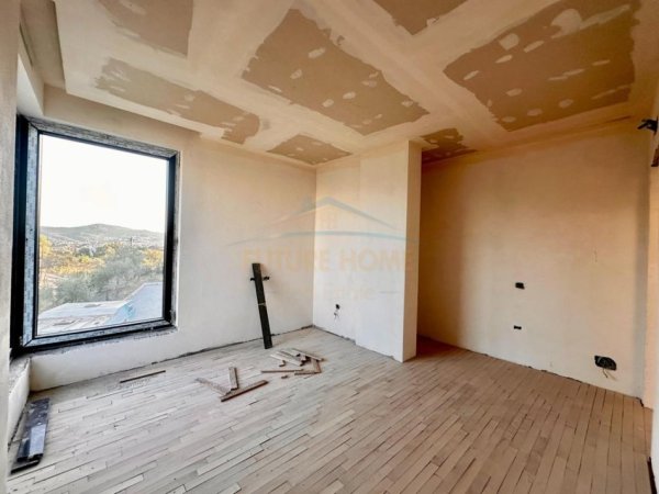 Tirane, shitet Vile , 313 m² 450.000 € (PRANE LIQENIT TE FARKES)