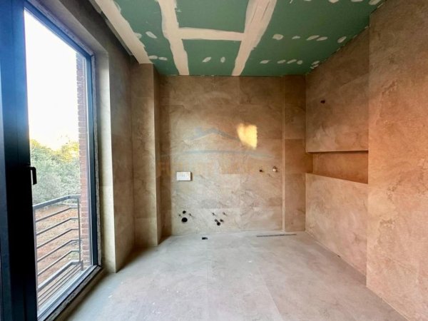 Tirane, shitet Vile , 313 m² 450.000 € (PRANE LIQENIT TE FARKES)