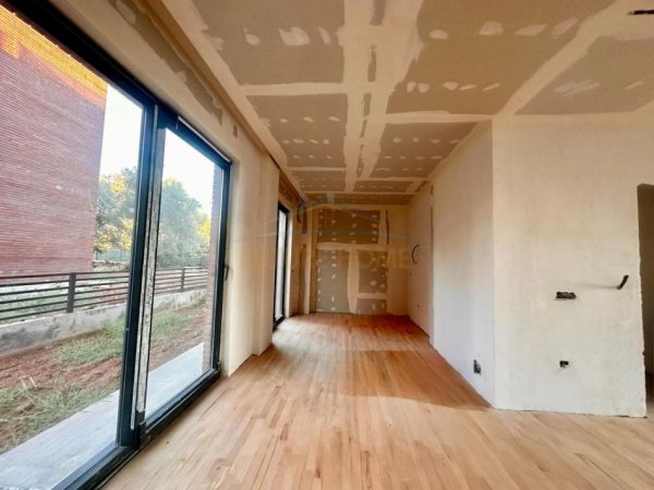 Tirane, shitet Vile , 313 m² 450.000 € (PRANE LIQENIT TE FARKES)