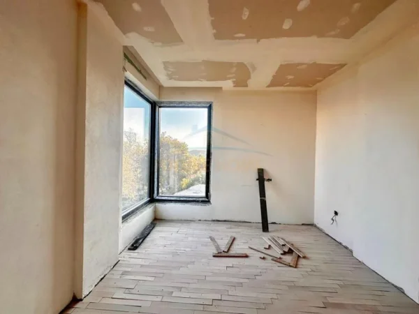 Tirane, shitet Vile , 313 m² 450.000 € (PRANE LIQENIT TE FARKES)