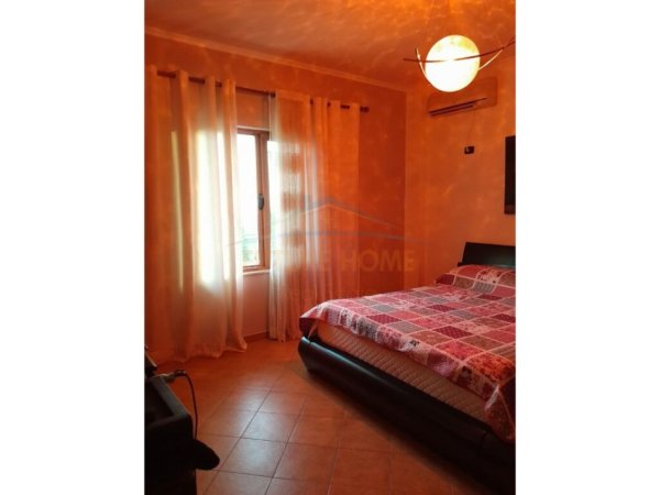 Tirane, shitet Vile , 300 m² 320.000 € (DAJT)