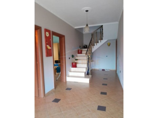 Tirane, shitet Vile , 300 m² 320.000 € (DAJT)