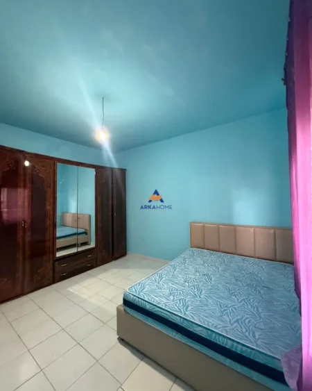 Tirane, jepet me qera apartament 2+1+Ballkon Kati 2, 85 m² 450 € (PRANE UET, PORCELAN)