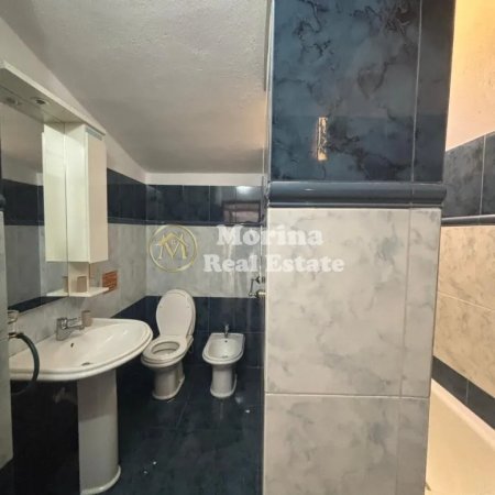 Tirane, jepet me qera ambjent biznesi , 240 m² 1.500 € (Selvia)