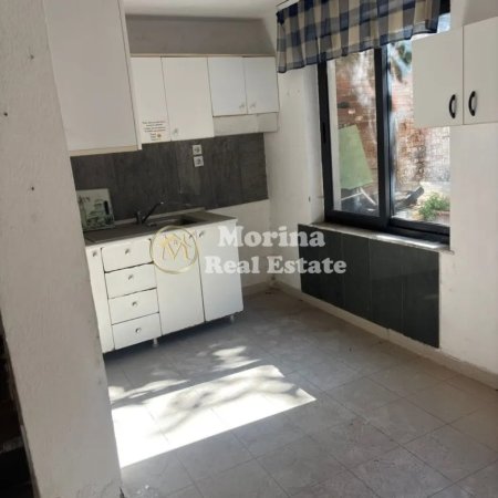 Tirane, jepet me qera ambjent biznesi , 240 m² 1.500 € (Selvia)