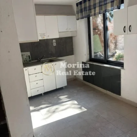 Tirane, jepet me qera ambjent biznesi , 240 m² 1.500 € (Selvia)