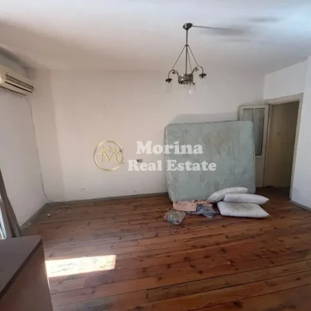 Tirane, jepet me qera ambjent biznesi , 240 m² 1.500 € (Selvia)