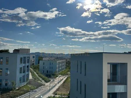 Tirane, shitet apartament 1+1+Ballkon Kati 3, 53 m² 83.000 € (Fresku)