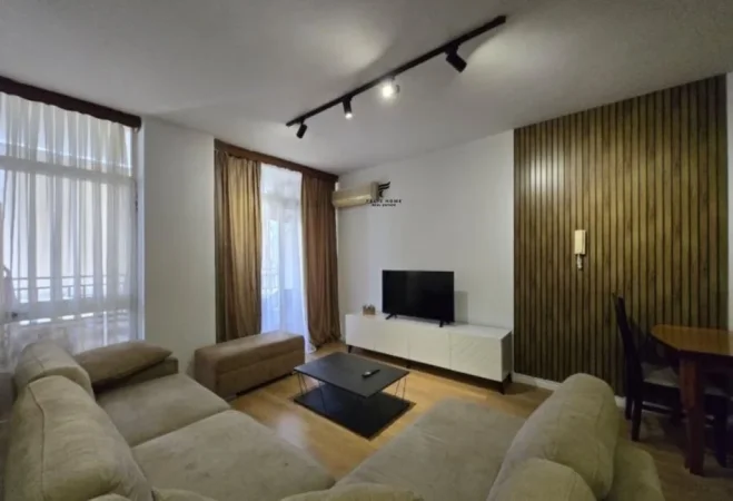 Tirane, jepet me qera apartament 2+1 Kati 8, 115 m² 750 € (KOMUNA E PARISIT)