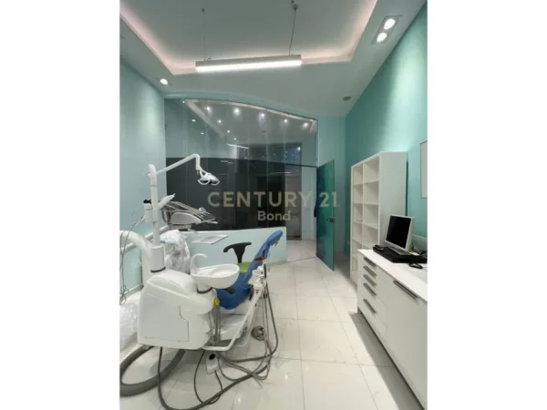 Tirane, shitet ambjent biznesi Kati 0, 68 m² 150.000 € (Ish Tregu Elektrik)